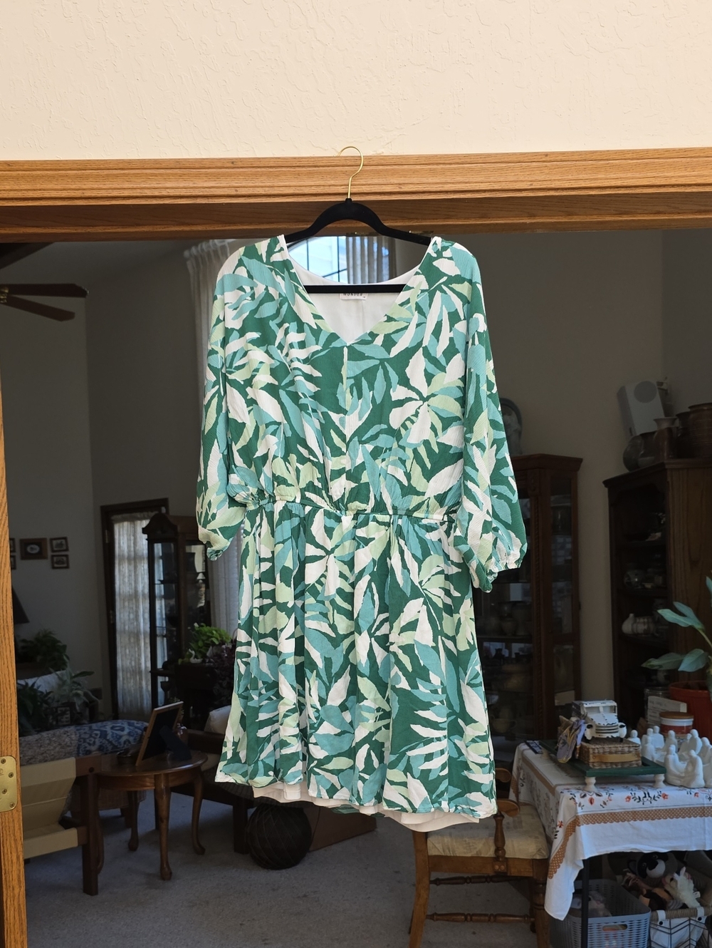 Lined Green and White Leaf-Print V-Neck Women's Dress